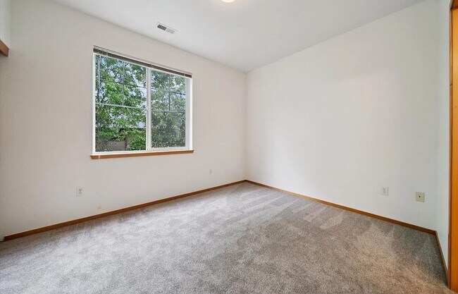 Building Photo - 775 SW Dillan Dr