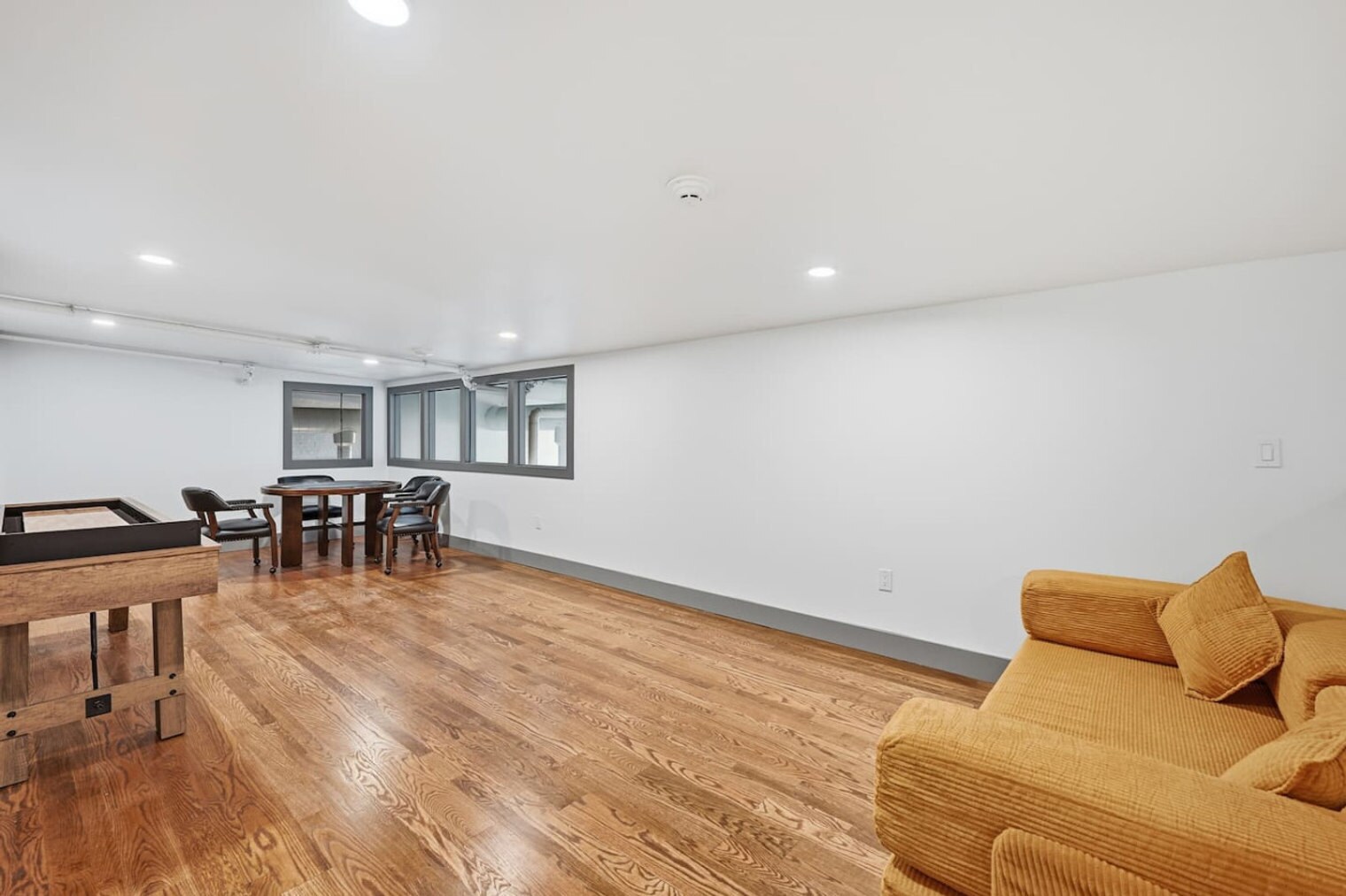 Building Photo - 222 W 15th St