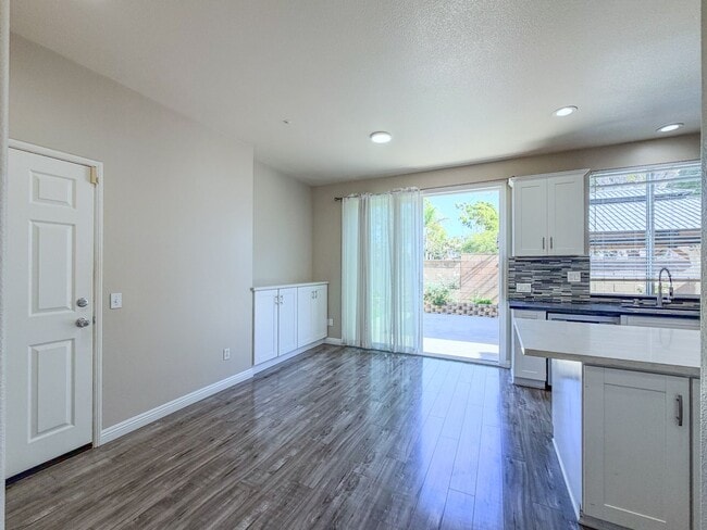 Building Photo - 818 Navigator Way