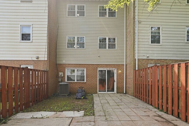 Building Photo - 9178 Laurelwood Ct