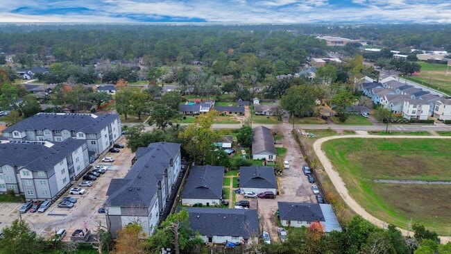 Building Photo - 1736 Crestdale Dr