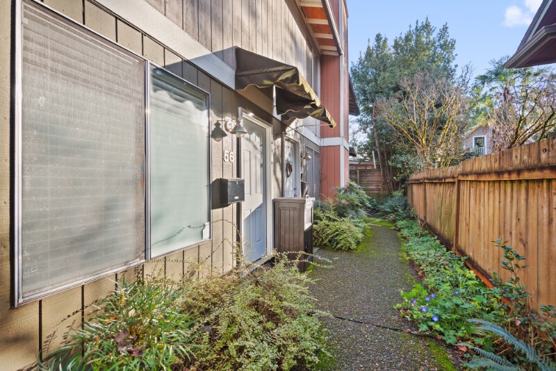 Building Photo - 2356 SE Division St