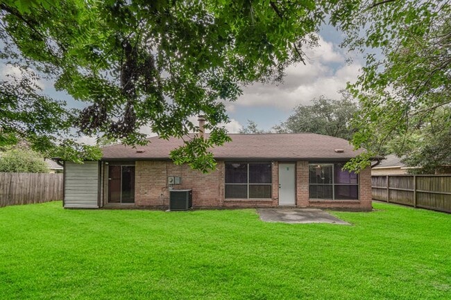 Building Photo - 15903 N Trace Dr