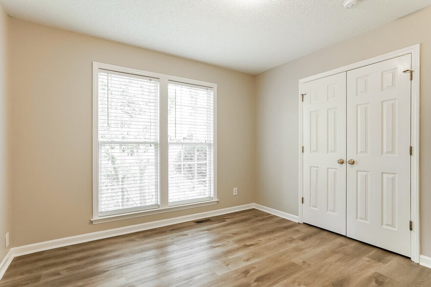 Building Photo - 185 Jared Dr