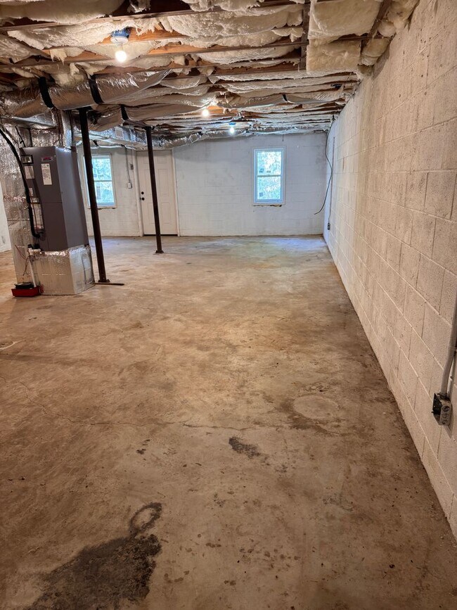 Building Photo - 3 Bedroom || 1 Bathroom - Single Family Home