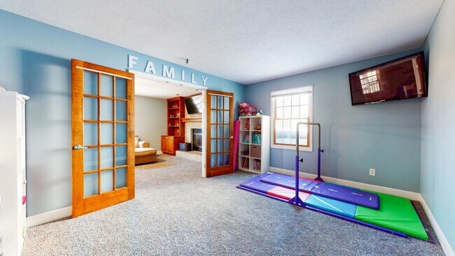 Building Photo - Stunning 4-Bedroom, 3.5-Bath Home with Over 3,800 Sq. Ft. of Ideal Living Space in East Bloomington