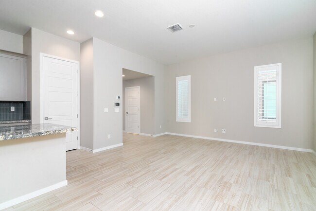 Building Photo - 901 S Smith Rd