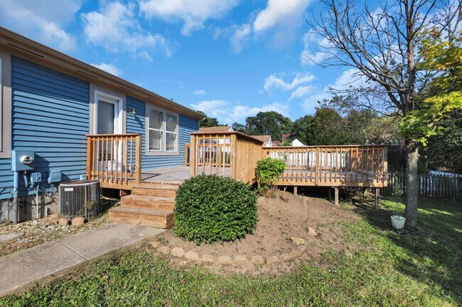 Building Photo - 5541 Mid Day Dr