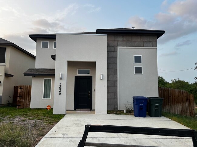 Building Photo - 5626 Encanto Dr
