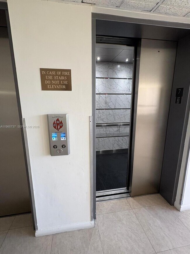 Building Photo - 900 NE 195th St