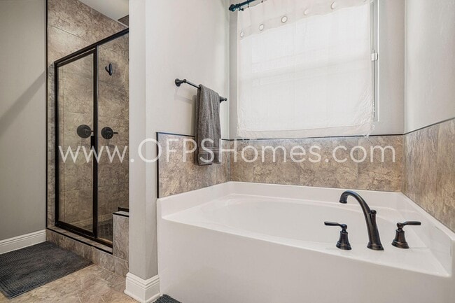 Building Photo - 801 Playground Rd