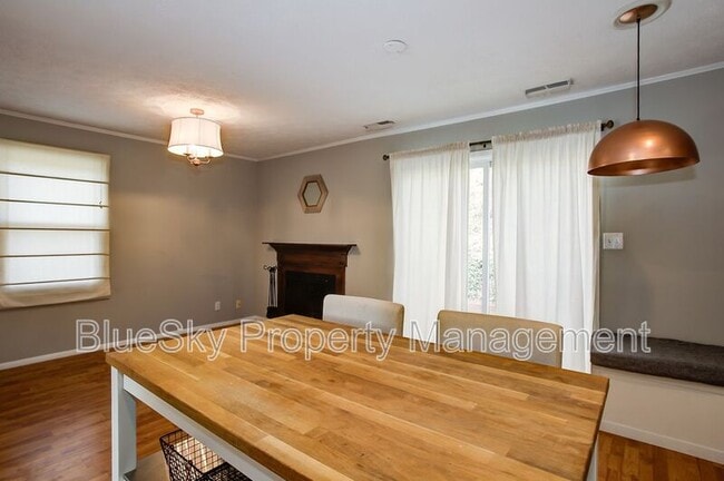 Building Photo - 688 Lockesley Terrace