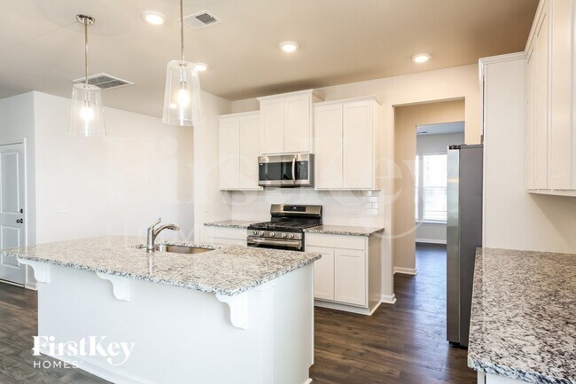 Building Photo - 562 Hillpark Ln