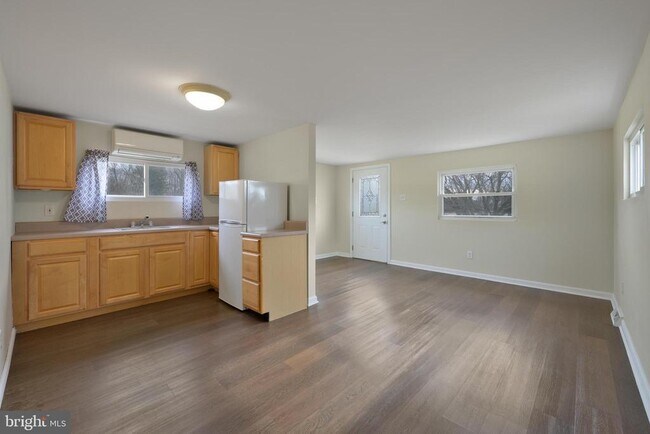 Building Photo - 244 Pomona Ave