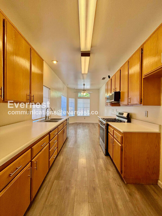 Building Photo - 27305 Uppercrest Ct