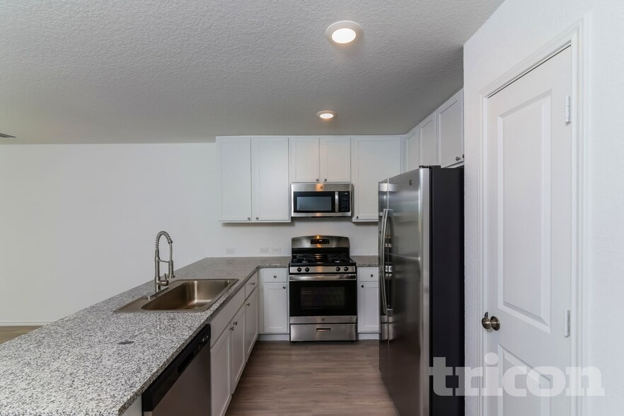 Building Photo - 10250 Devon Wheel St