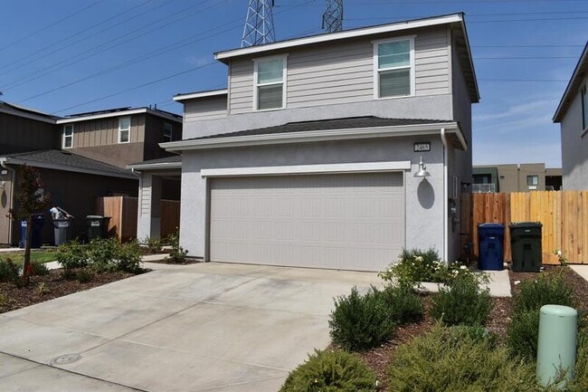 Building Photo - 2465 Pineda Dr