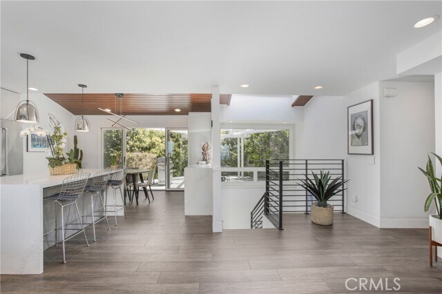 Building Photo - 546 Temple Hills Dr