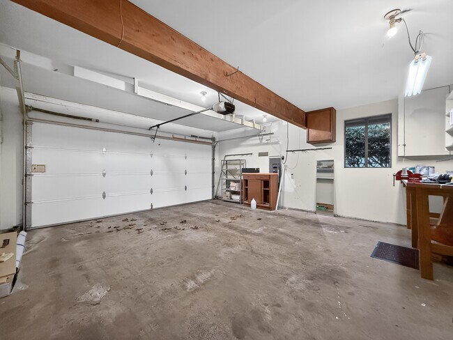 Building Photo - 16711 NE 18th St