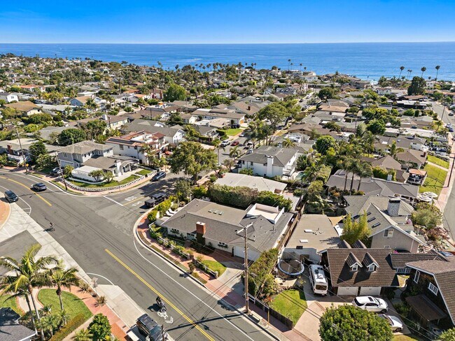 Building Photo - 806 S Ola Vista