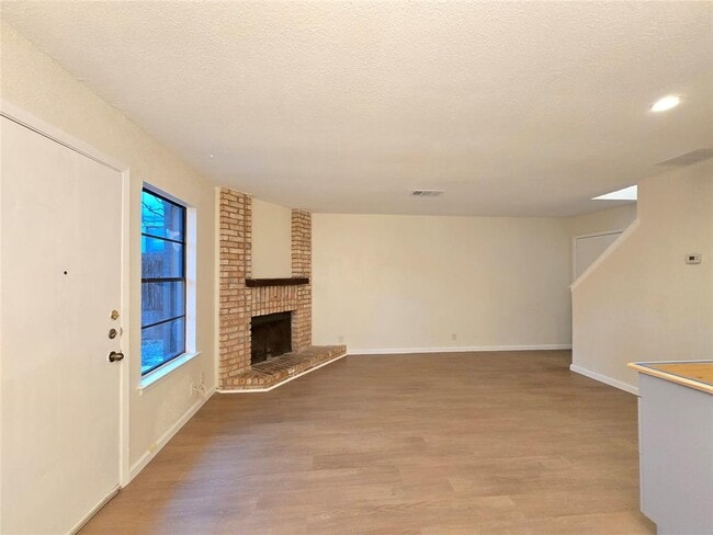 Building Photo - 1305 Dobie Dr