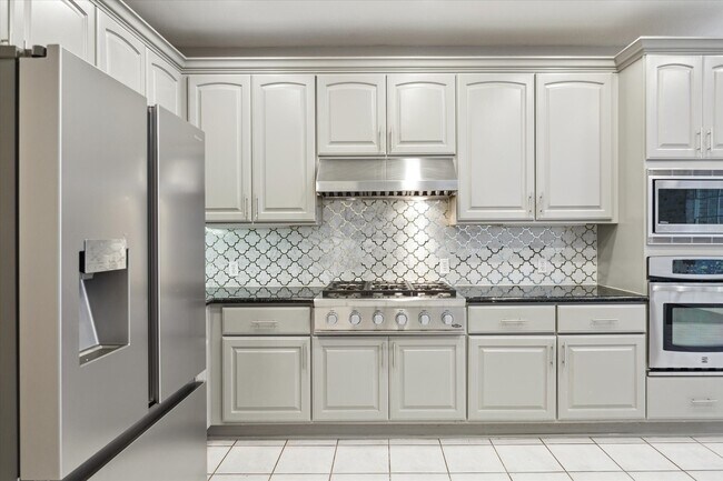 Building Photo - 30 Watermill Pl