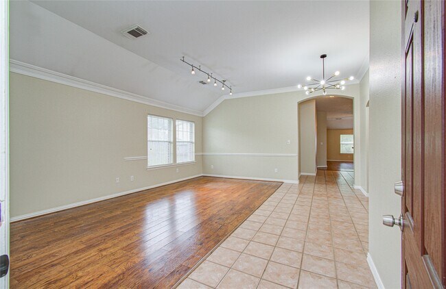 Building Photo - 18223 Heathridge Ln