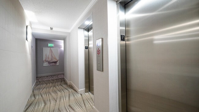 Building Photo - 5540 N Ocean Dr