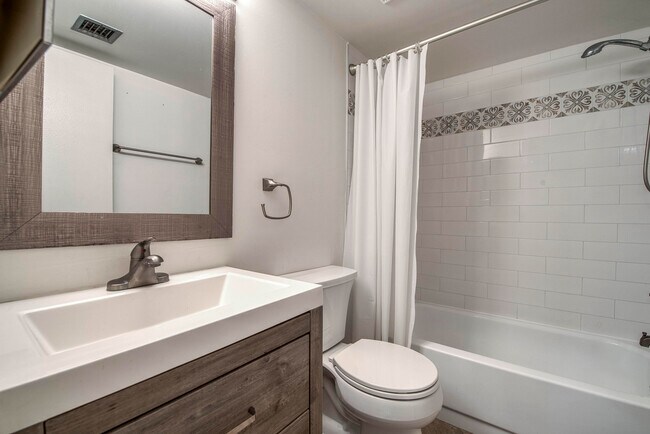Building Photo - 12829 Briarlake Dr