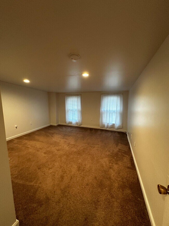 Building Photo - 1527 W 36th St