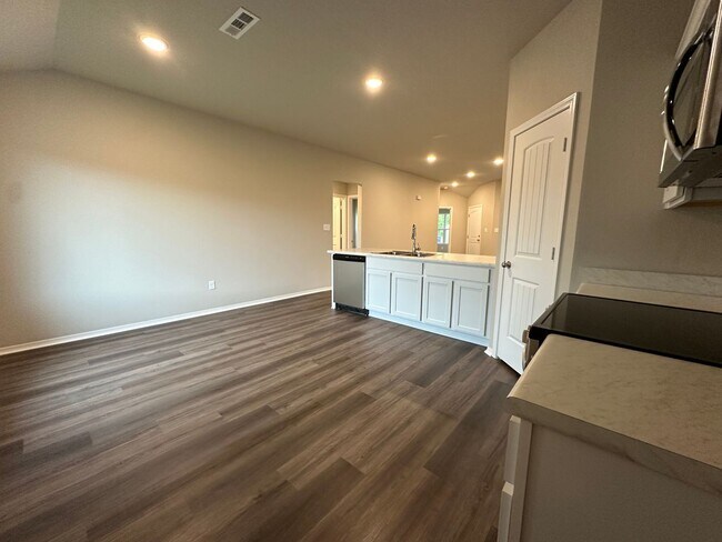 Building Photo - Contact Peggy 501 676 1758