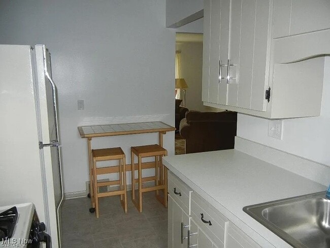 Building Photo - 6228 Archwood Rd