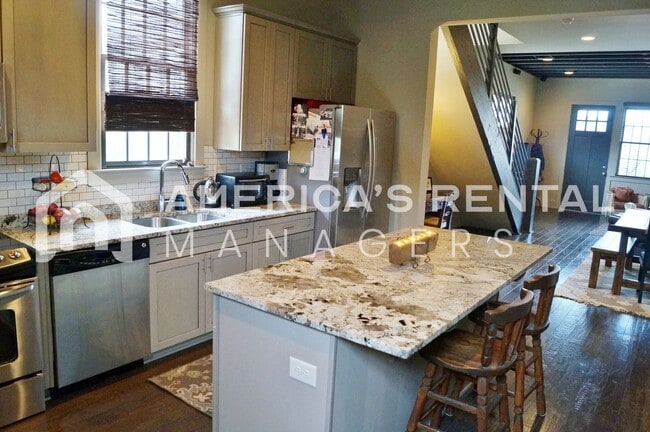 Building Photo - DEPOSIT PENDING! Beautiful Loft Style Town...