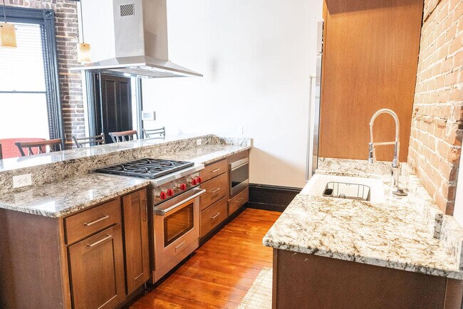 Building Photo - 275 S Limestone