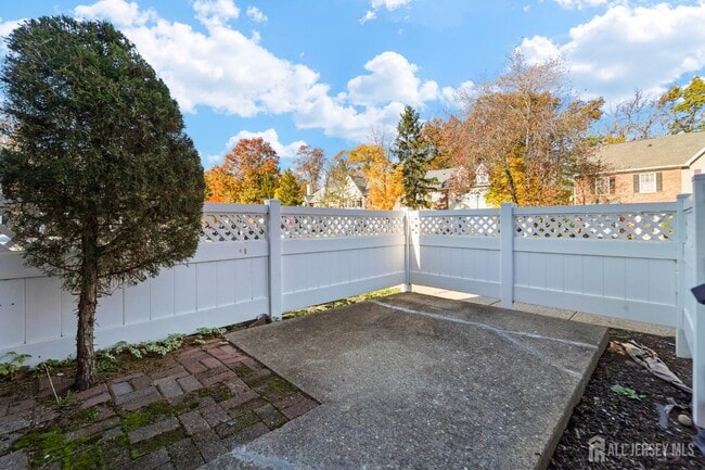 Building Photo - 194 Darwin Ln