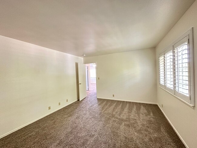 Building Photo - Top Floor of Benicia Duplex