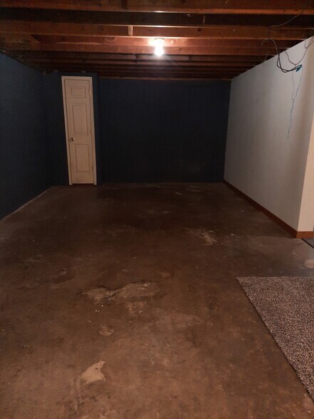 Building Photo - 3237 Runway Ave