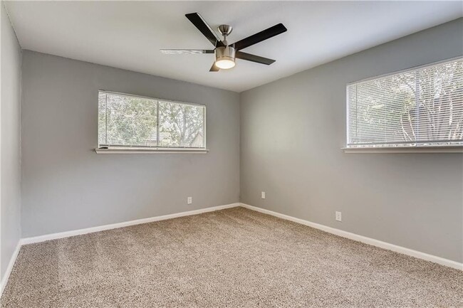 Building Photo - 102 Nicole Cove