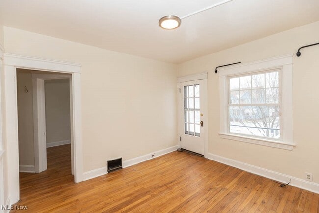 Building Photo - 1598 Alameda Ave