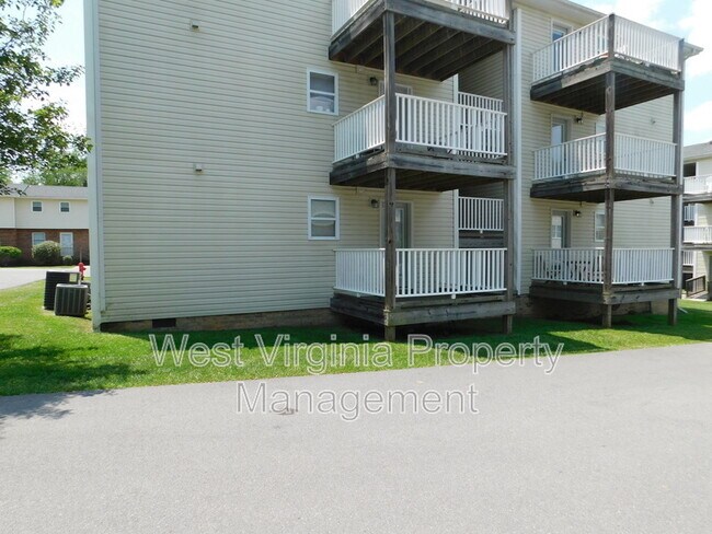 Building Photo - 210 Cardinal Wy