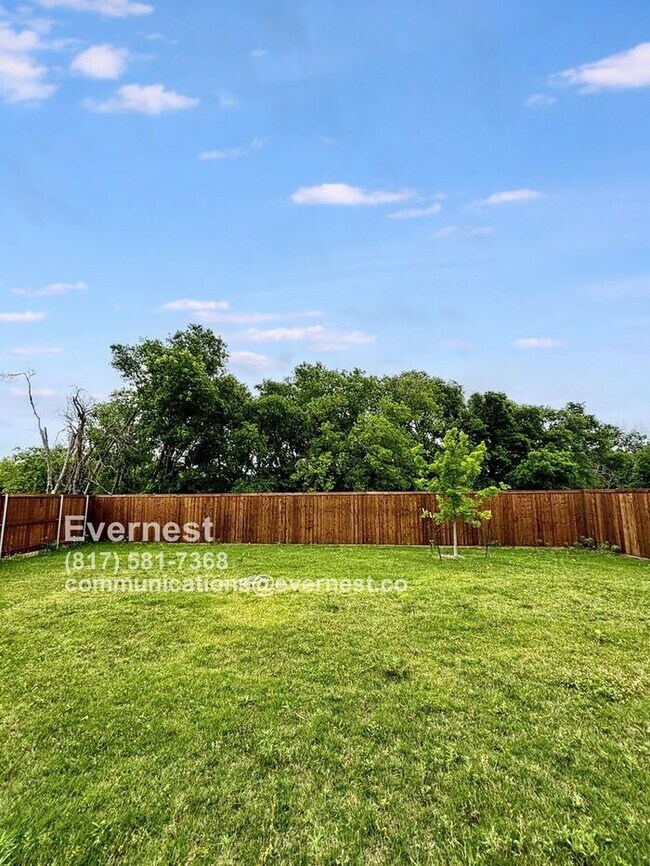 Building Photo - Beautiful 3-Bedroom Home with Spacious Yar...