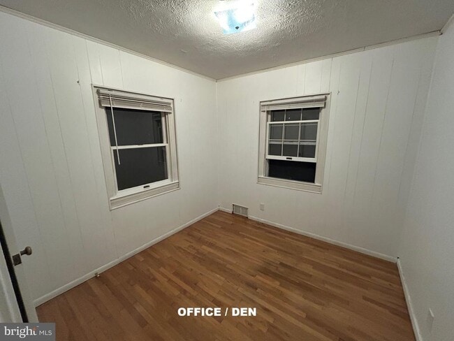 Building Photo - 955 Terrace Ln