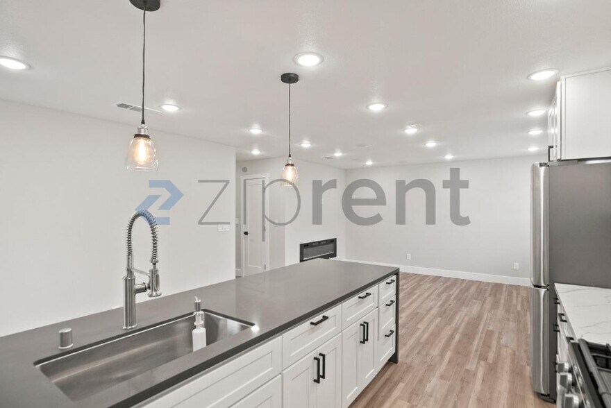 Building Photo - 42740 Jefferson St