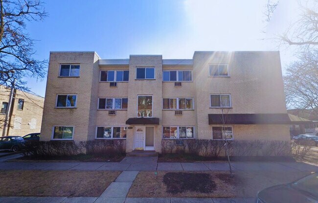 Primary Photo - 1647 W Rascher Ave