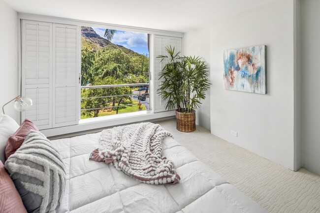 Building Photo - Escape to Diamond Head in this beautiful o...