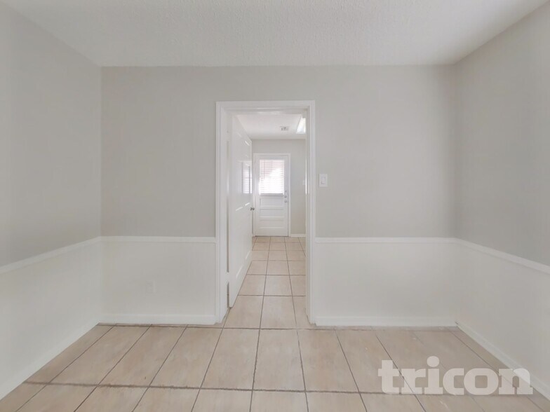 Building Photo - 5523 Foresthaven Dr