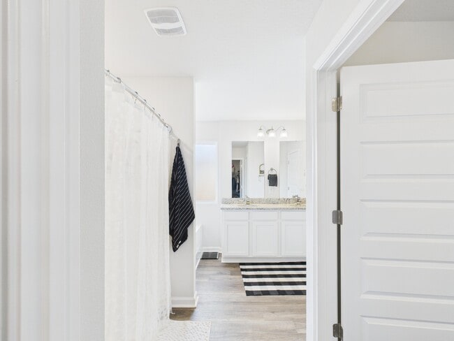 Building Photo - 8775 Clearbrook Dr