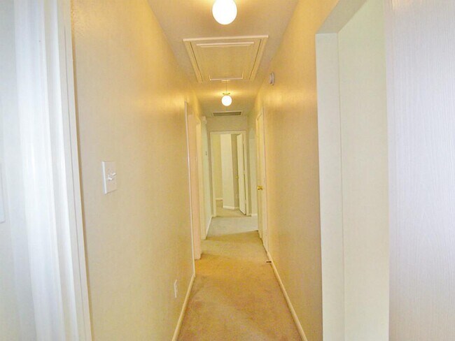 Building Photo - 7335 Kransburg Ranch Dr