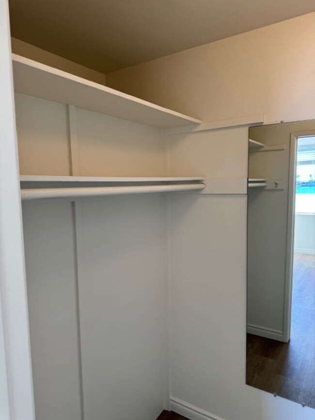 Building Photo - Steps from Alamitos Beach! Modern 1 bed 1 ...