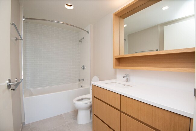 Building Photo - SKY ALA MOANA ONE BEDROOM AVAILABLE NOW